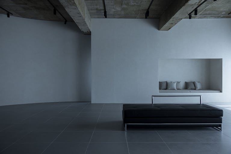 【栄駅10分】ポップアップストアや展示会に最適なグレーを基調とした100㎡以上あるレンタルスペースの画像1