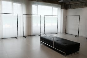 【栄駅10分】ポップアップストアや展示会に最適なグレーを基調とした100㎡以上あるレンタルスペース