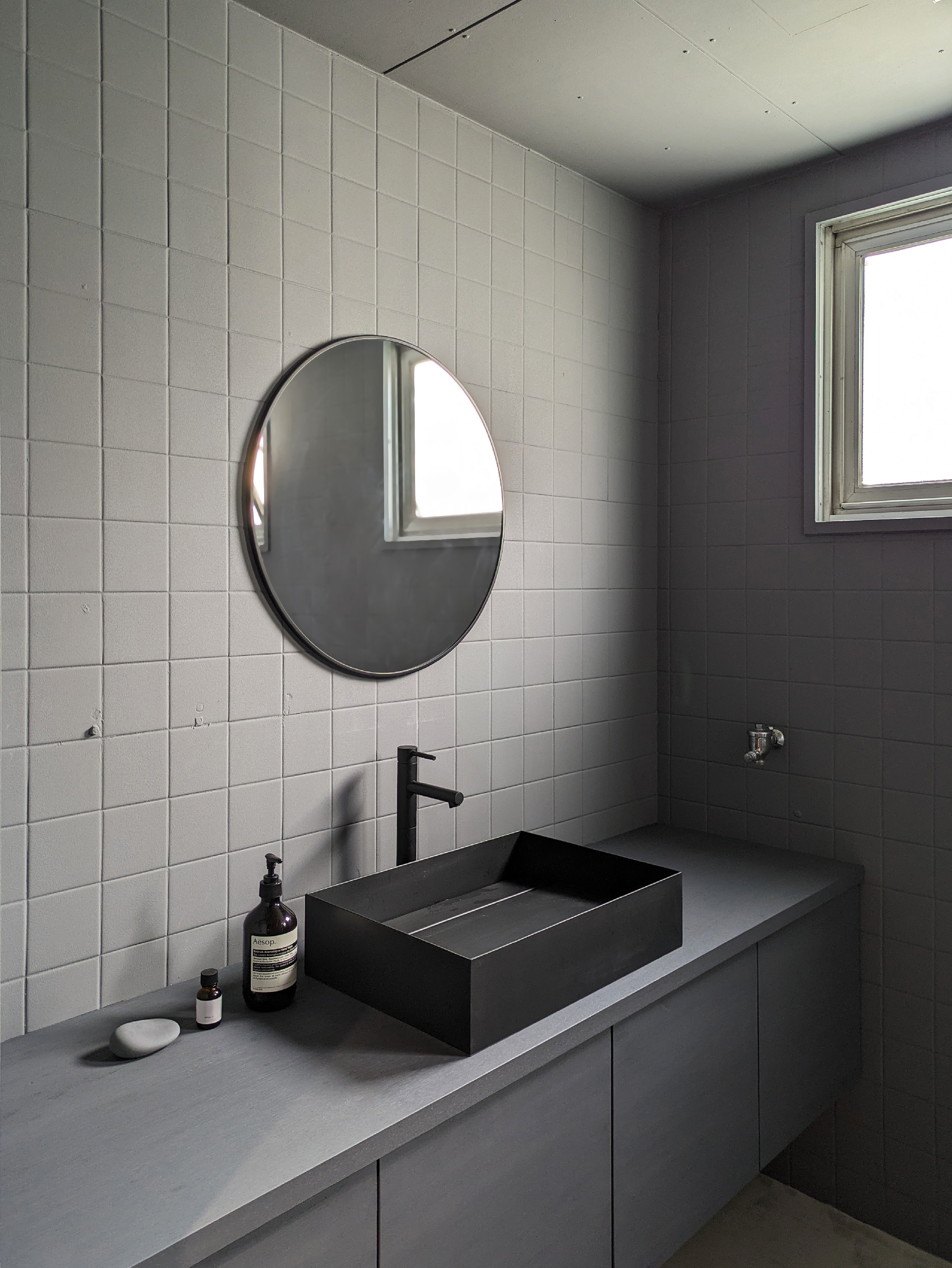 【栄駅10分】ポップアップストアや展示会に最適なグレーを基調とした100㎡以上あるレンタルスペース