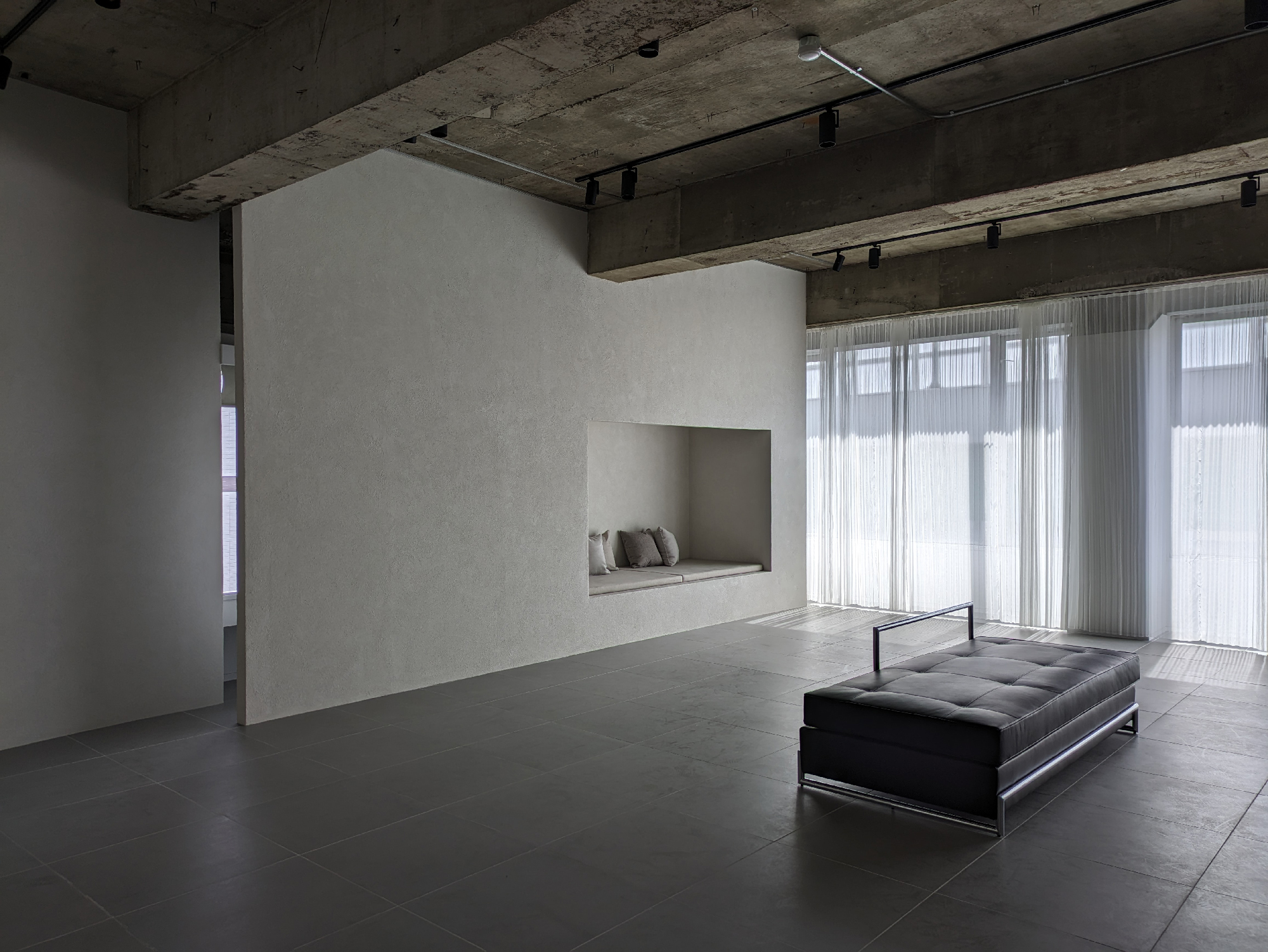 【栄駅10分】ポップアップストアや展示会に最適なグレーを基調とした100㎡以上あるレンタルスペース