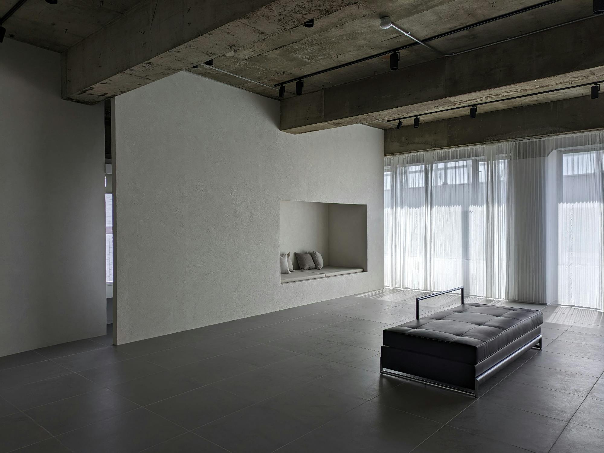 【栄駅10分】ポップアップストアや展示会に最適なグレーを基調とした100㎡以上あるレンタルスペース