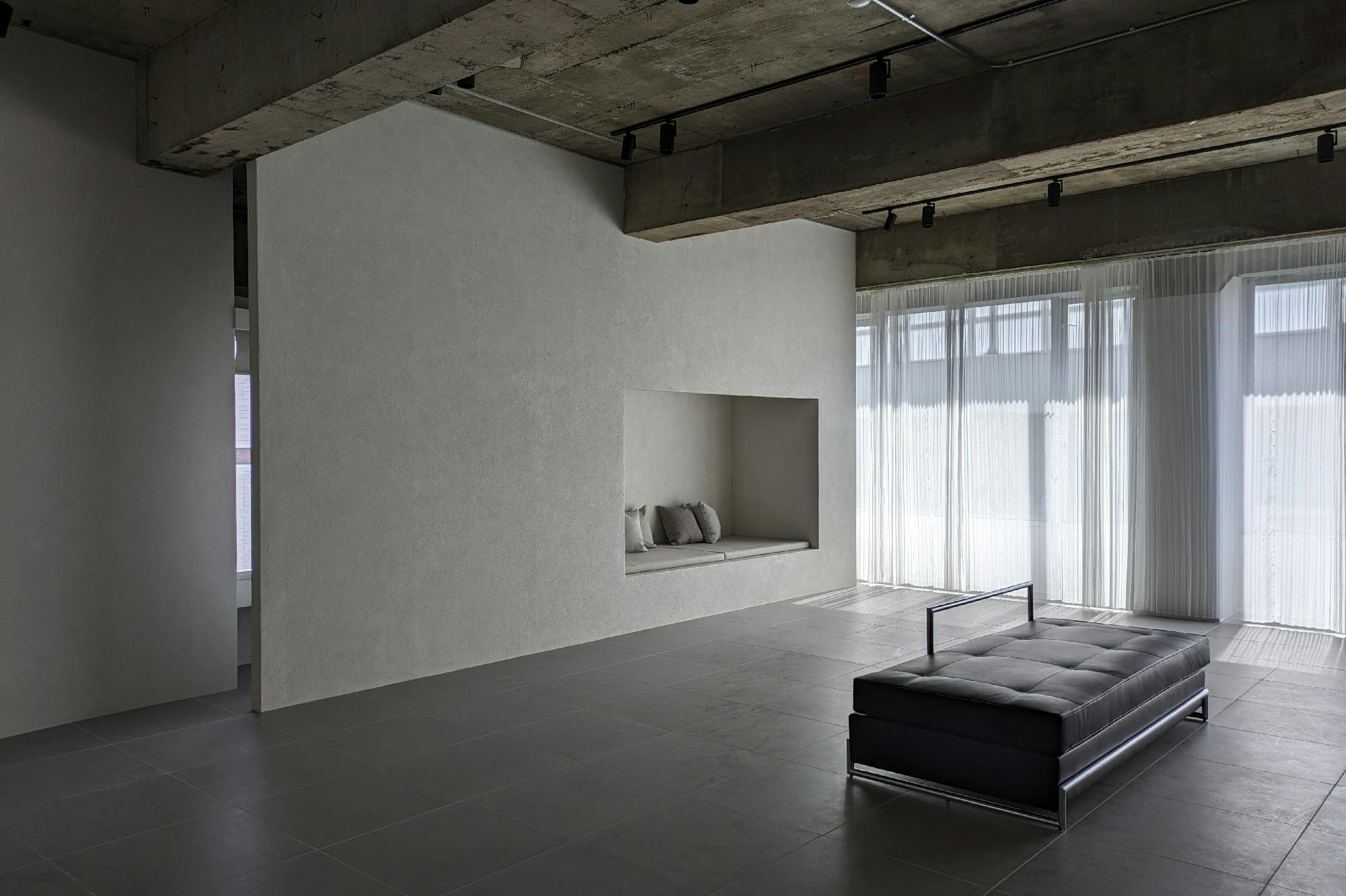 【栄駅10分】ポップアップストアや展示会に最適なグレーを基調とした100㎡以上あるレンタルスペース