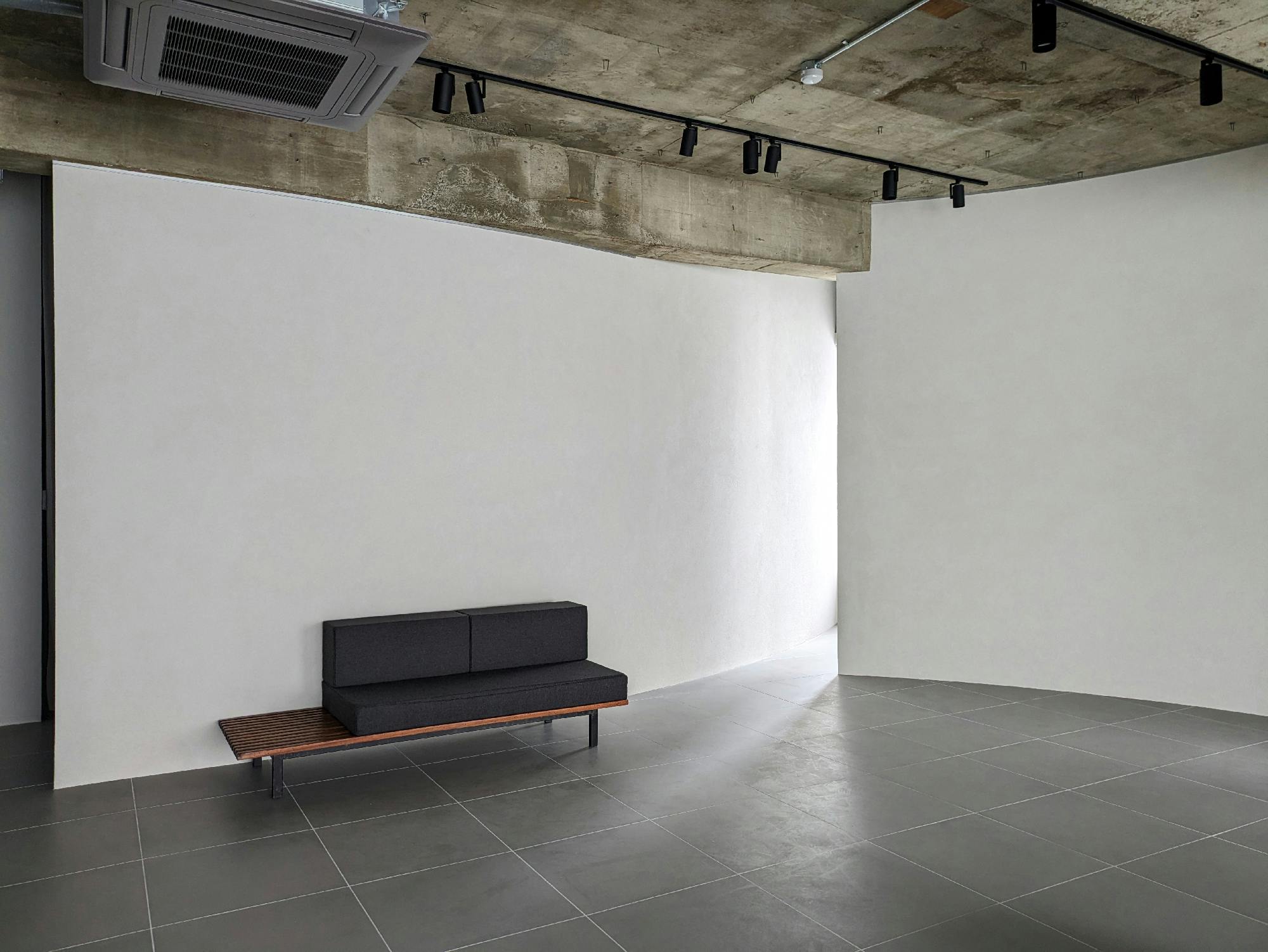 【栄駅10分】ポップアップストアや展示会に最適なグレーを基調とした100㎡以上あるレンタルスペース