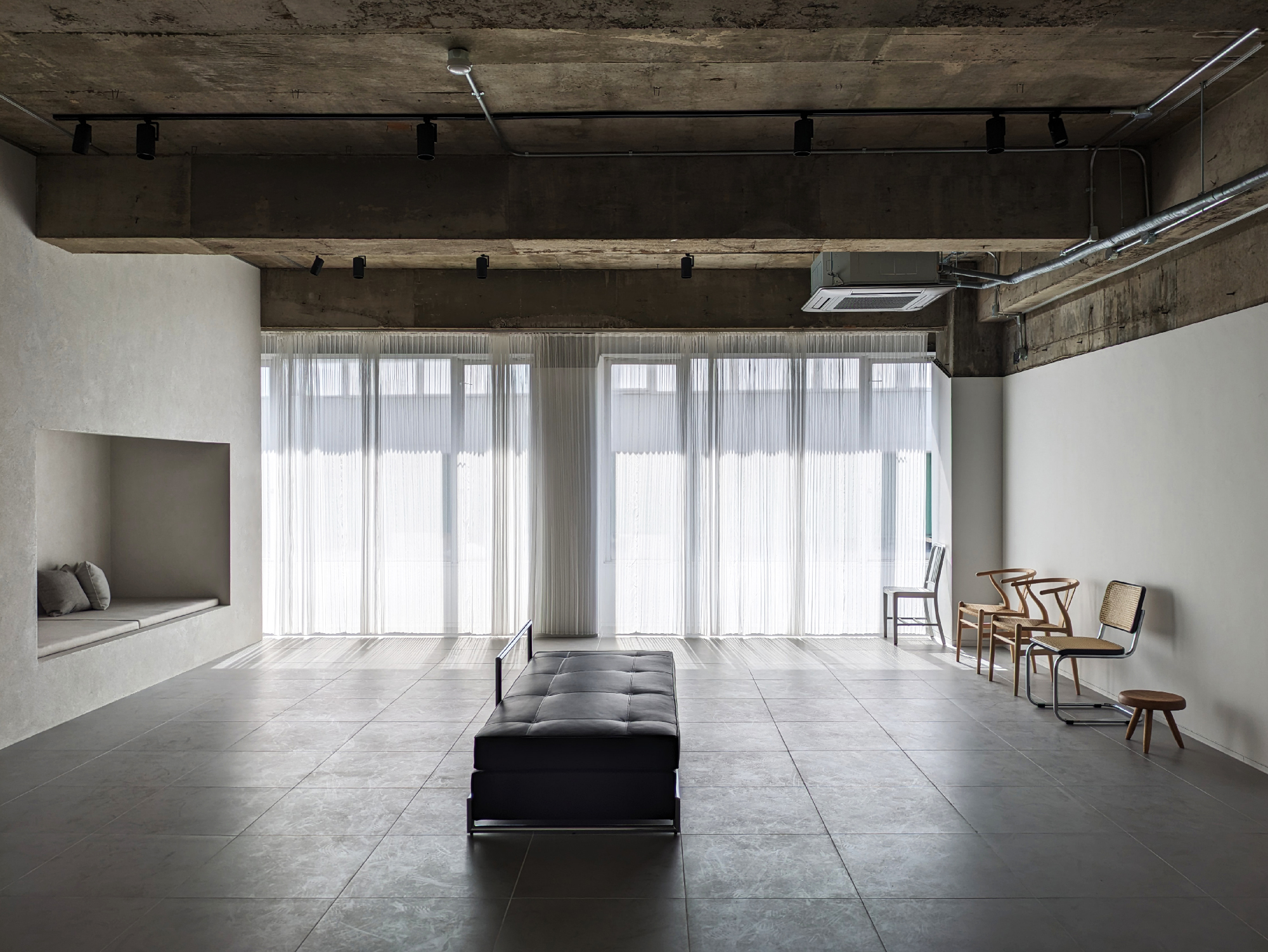 【栄駅10分】ポップアップストアや展示会に最適なグレーを基調とした100㎡以上あるレンタルスペース