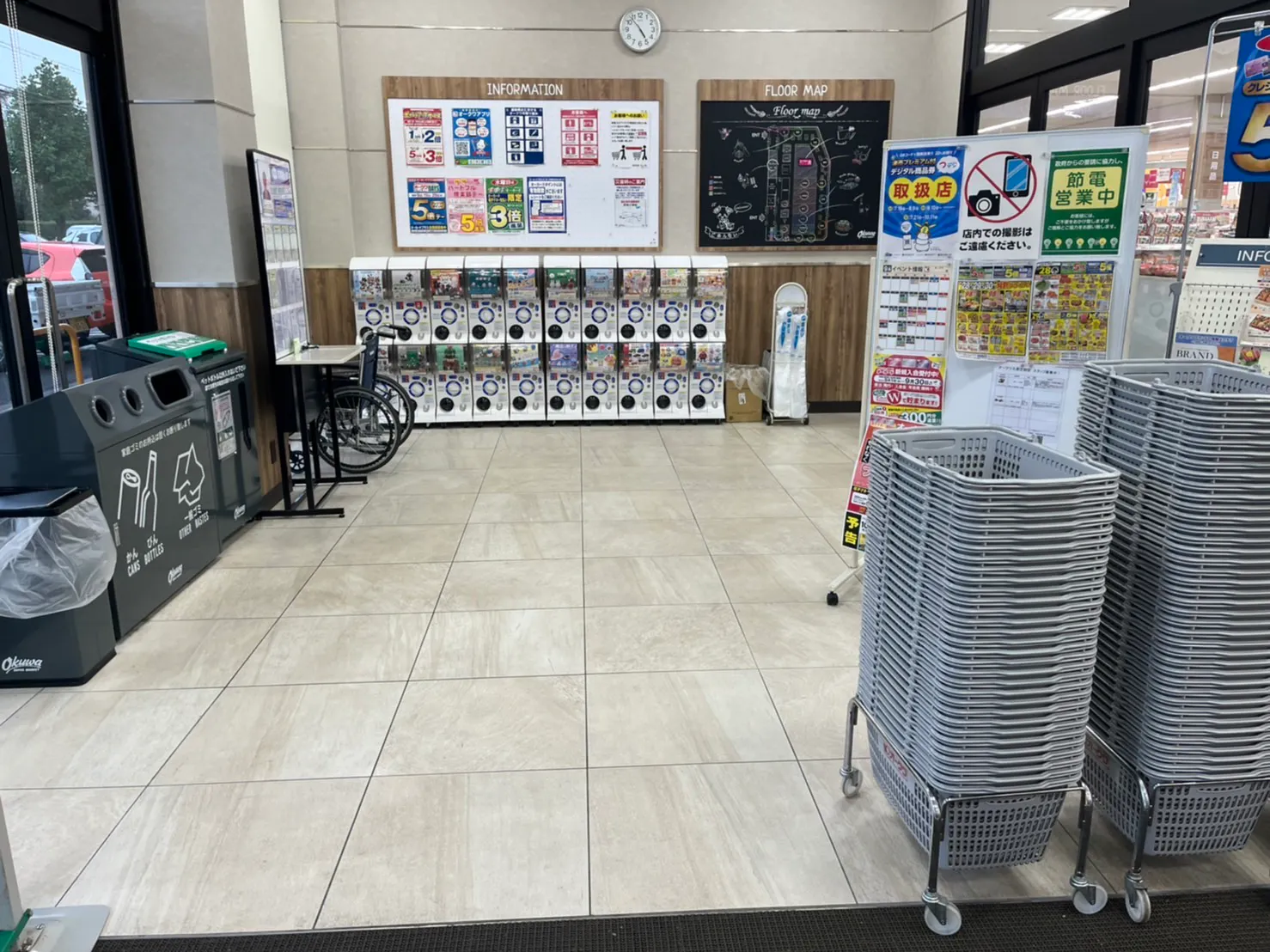 【オークワ久居庄田】販促キャンペーンやプロモーションイベントに適した風除室スペース