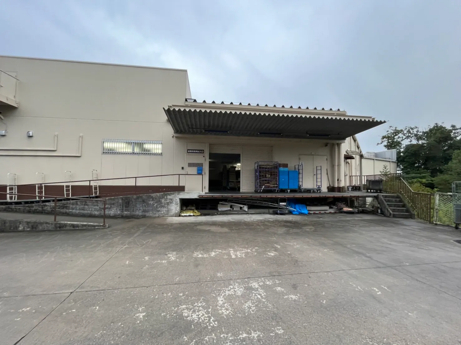 【オークワ久居庄田】販促キャンペーンやプロモーションイベントに適した風除室スペース