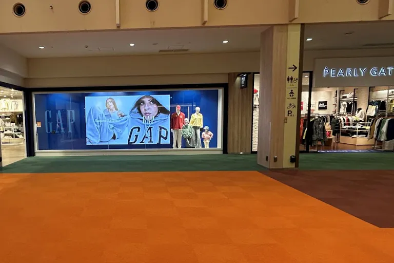 【三井アウトレットパーク 札幌北広島】メープル•モール2F Gap outlet前の画像1
