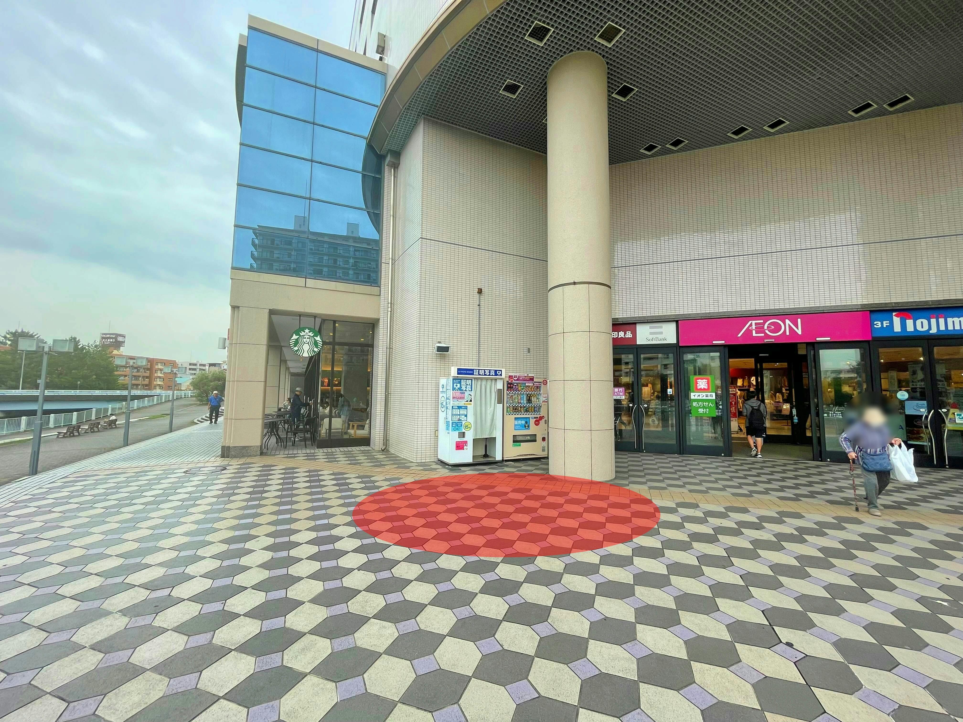 【イオン金沢八景ショッピングセンター】住宅街側にある屋外スペース