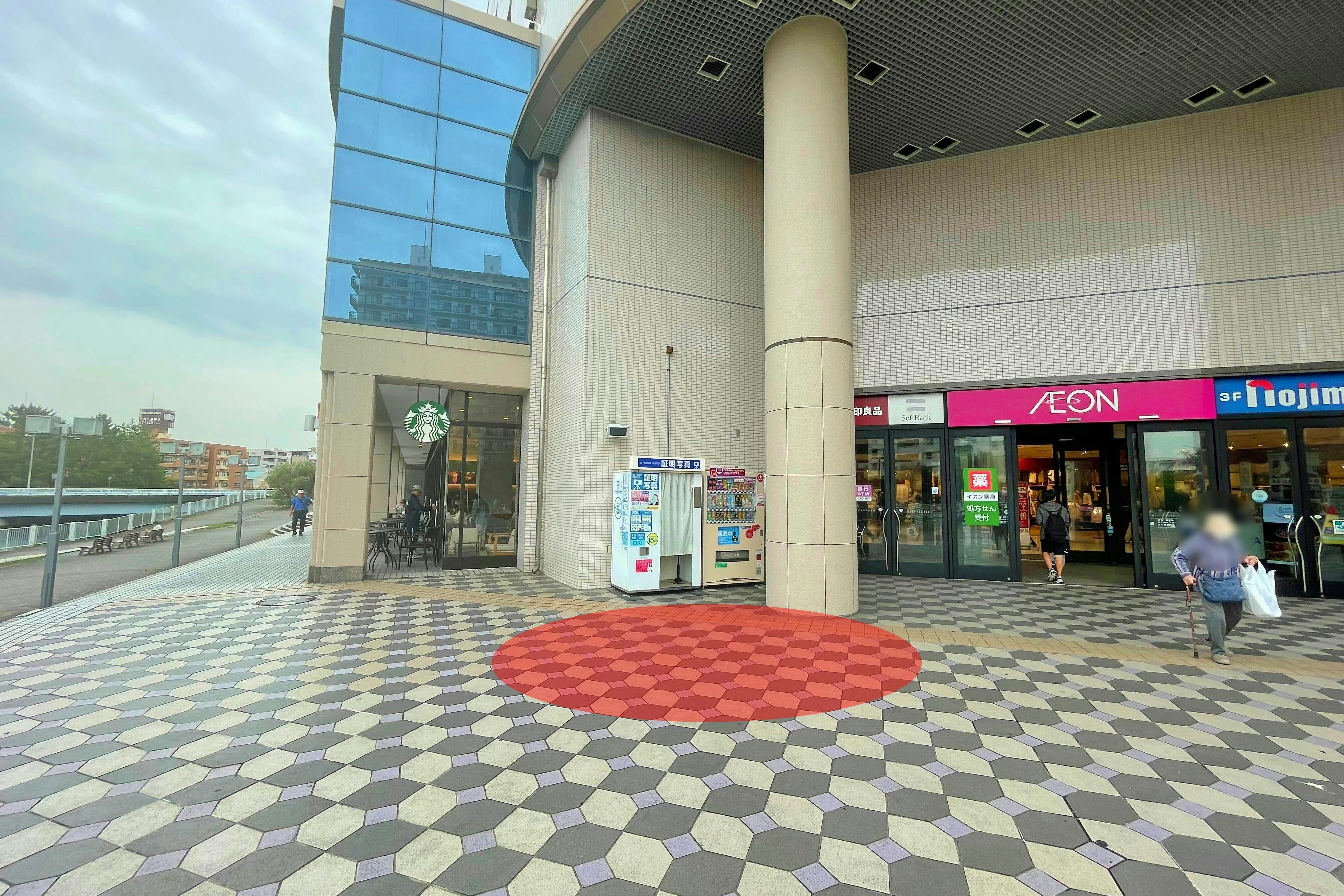 【イオン金沢八景ショッピングセンター】住宅街側にある屋外スペース