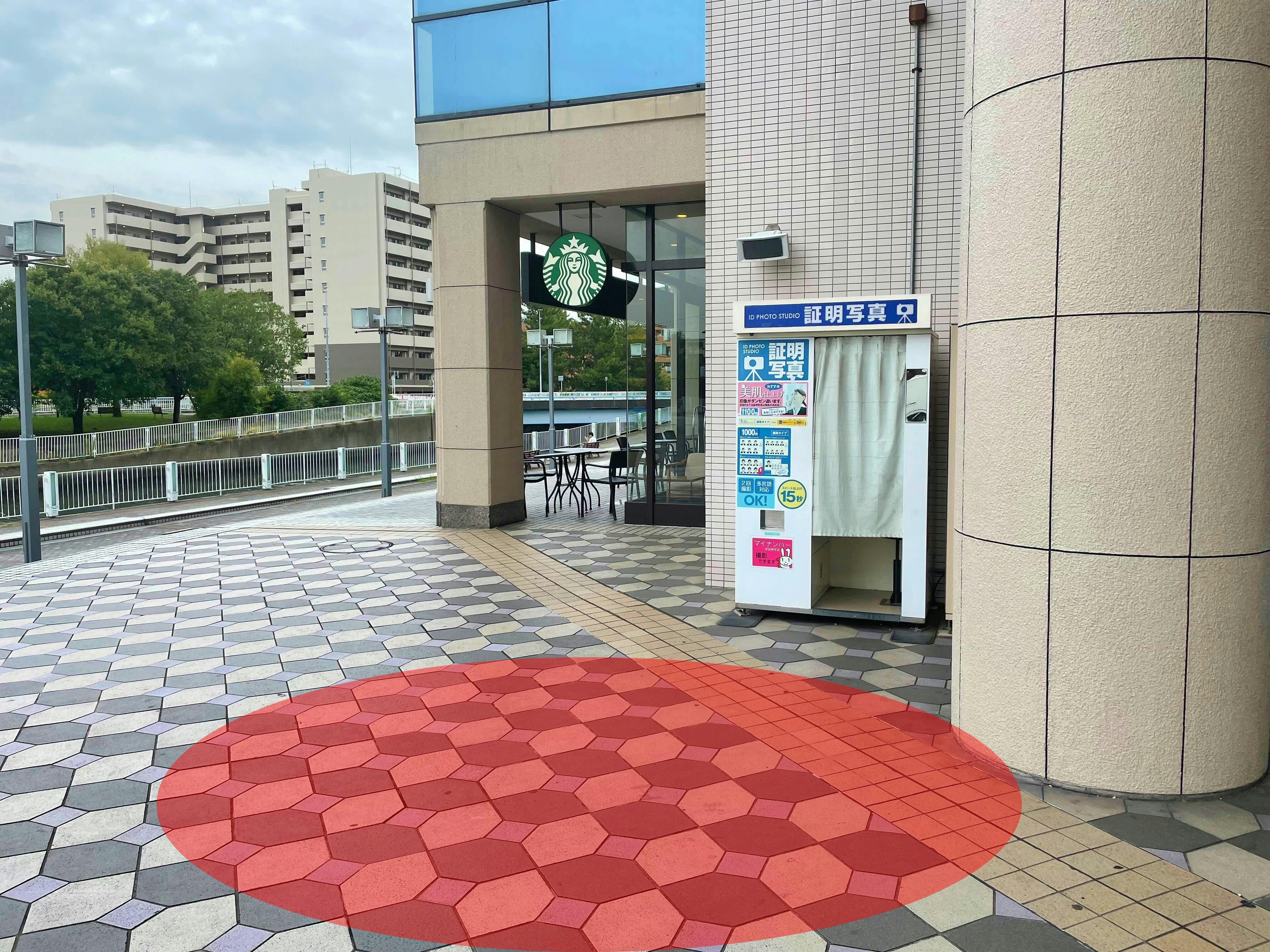 【イオン金沢八景ショッピングセンター】住宅街側にある屋外スペース