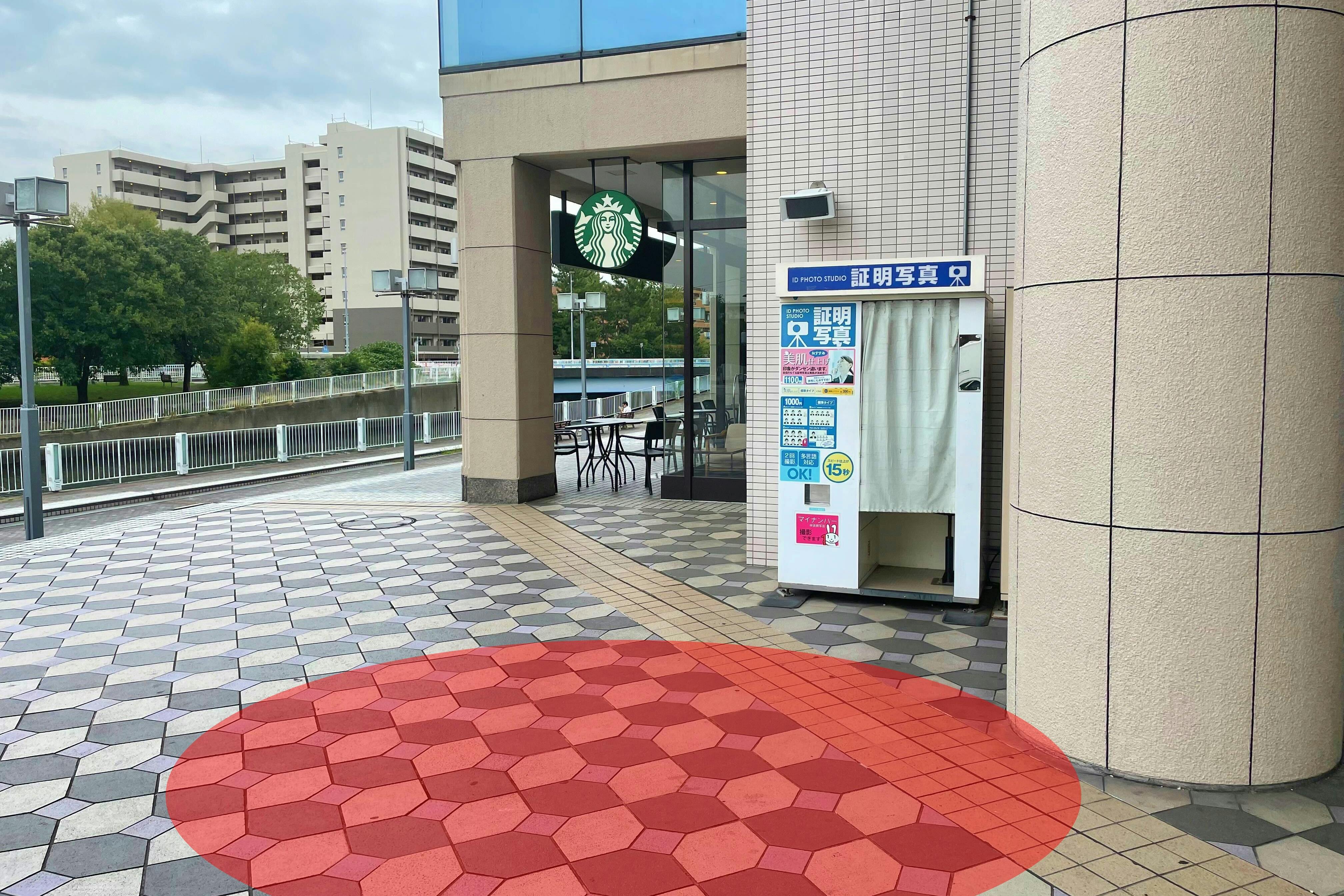 【イオン金沢八景ショッピングセンター】住宅街側にある屋外スペース