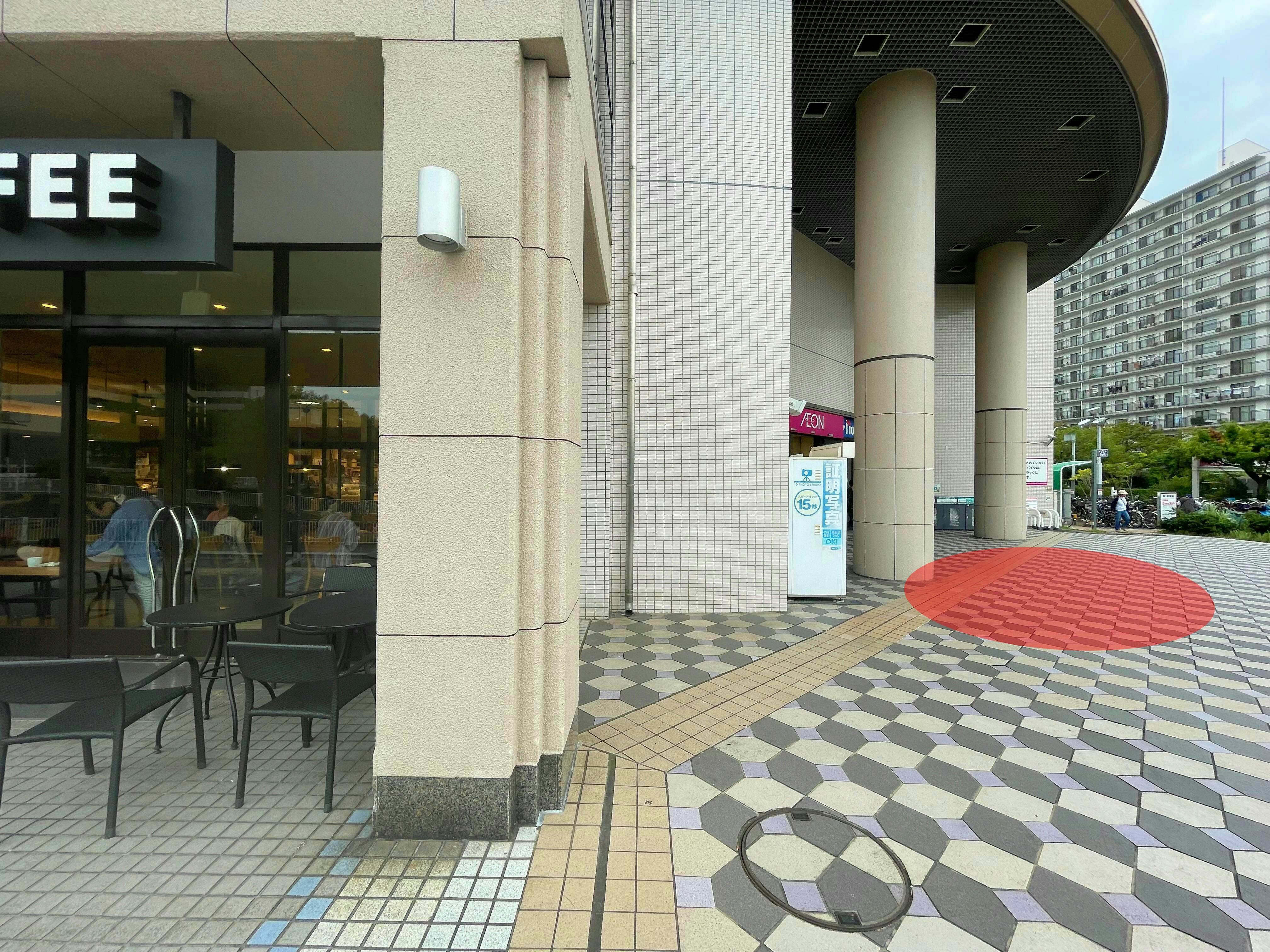 【イオン金沢八景ショッピングセンター】住宅街側にある屋外スペース