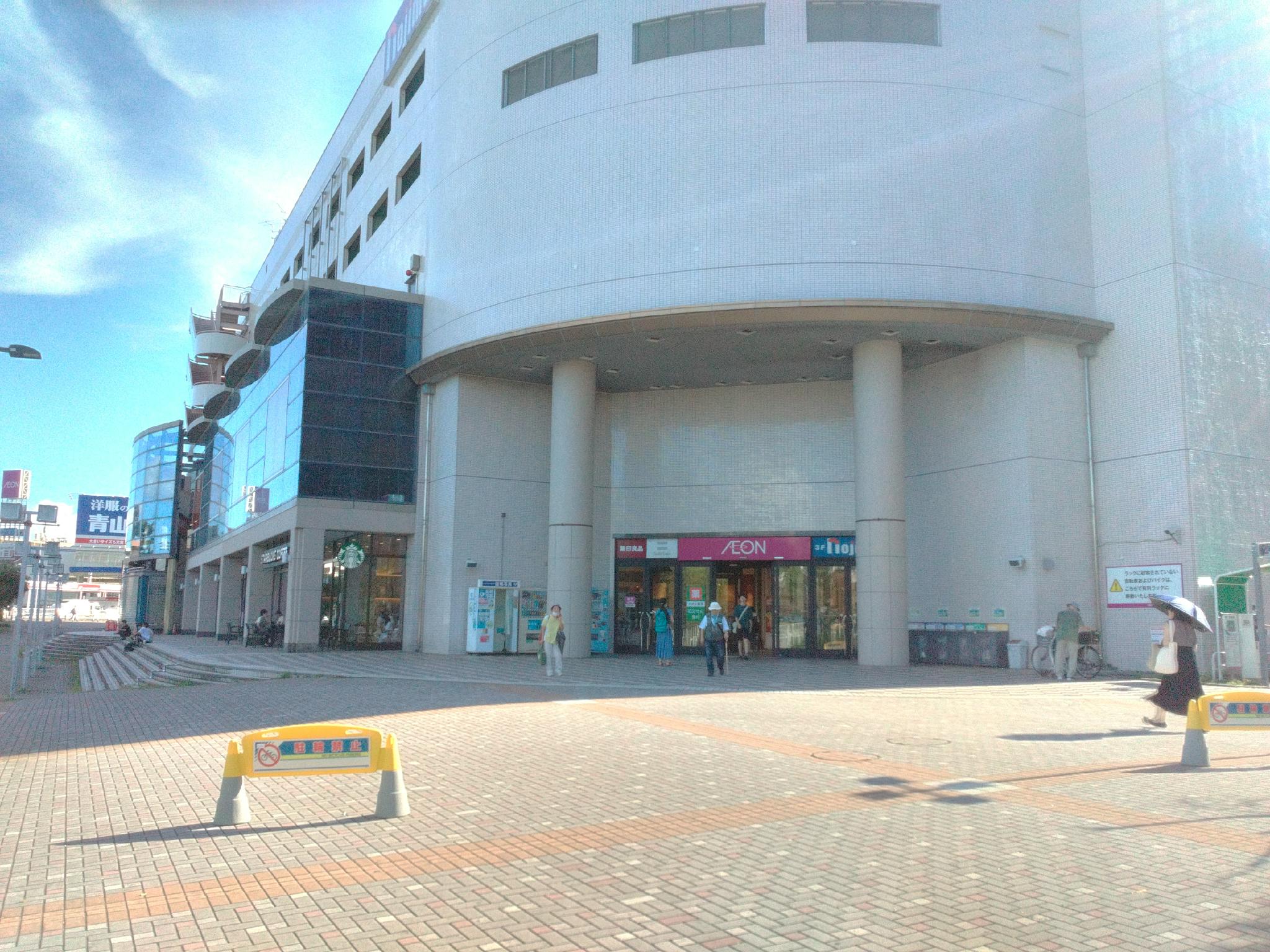 【イオン金沢八景ショッピングセンター】住宅街側にある屋外スペース