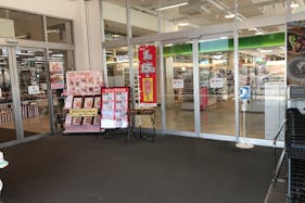【西友 味岡店】1階 店内出口付近 プロモーション用途や物販のポップアップストアに最適なスーパー店内催事イベントスペース