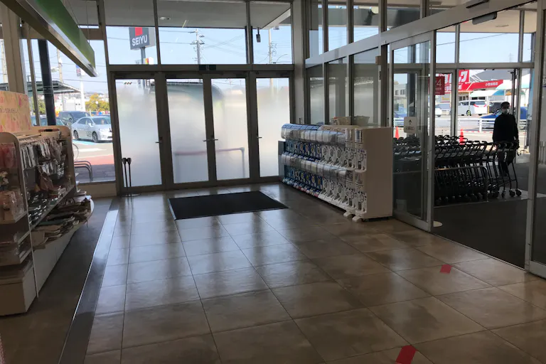 【西友 味岡店】1階 店内出口付近 プロモーション用途や物販のポップアップストアに最適なスーパー店内催事イベントスペースの画像2