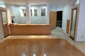 【平間駅 改札正面】駅からの人流が見える路面スペース|プロモーションやポップアップに最適