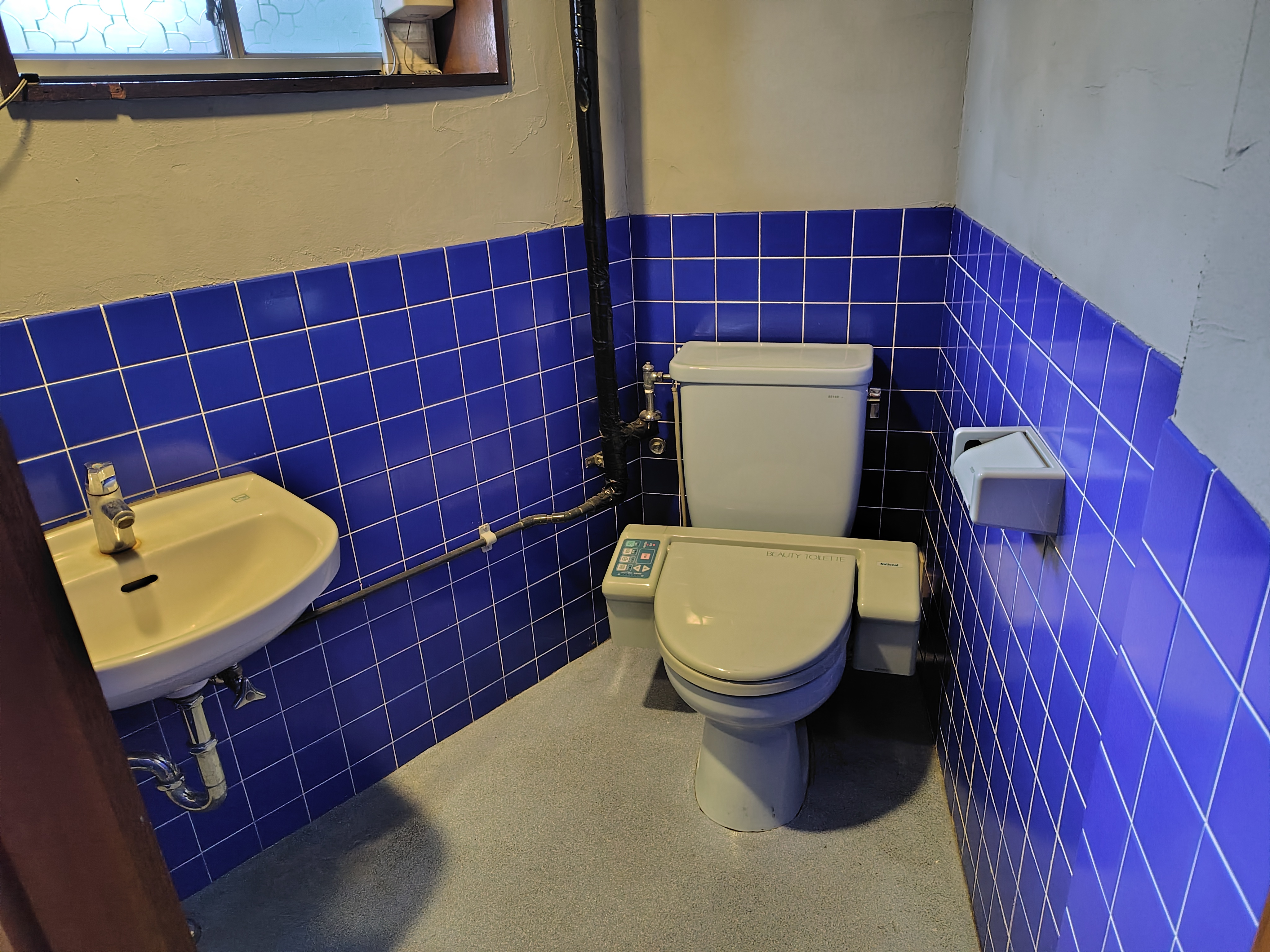 【平間駅 改札正面】イベントスペース9（トイレ）