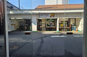 【平間駅 改札正面】駅からの人流が見える路面スペース|プロモーションやポップアップに最適