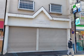 【平間駅 改札正面】駅からの人流が見える路面スペース|プロモーションやポップアップに最適