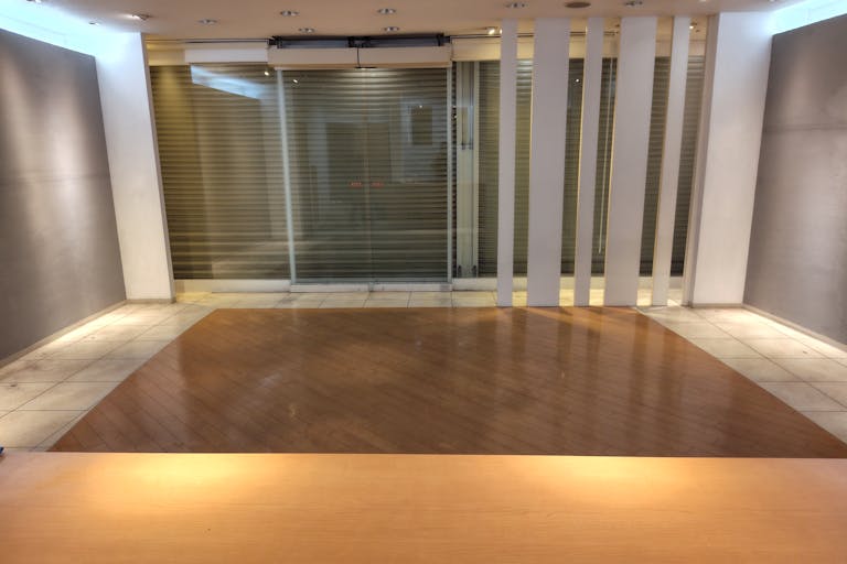 【平間駅 改札正面】イベントスペース2(カウンターからの視点)