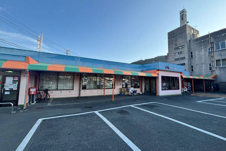 【Aコープつしま店】食物販や販促イベントに最適な入口横の屋外駐車場スペースの画像1
