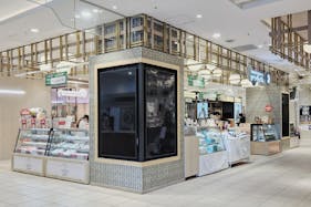 【北千住マルイ】2階 カレンダリウムF09【食物販・物産展】店内入って正面、什器完備の好立地スペース