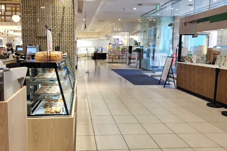 区画から見た2F出入口