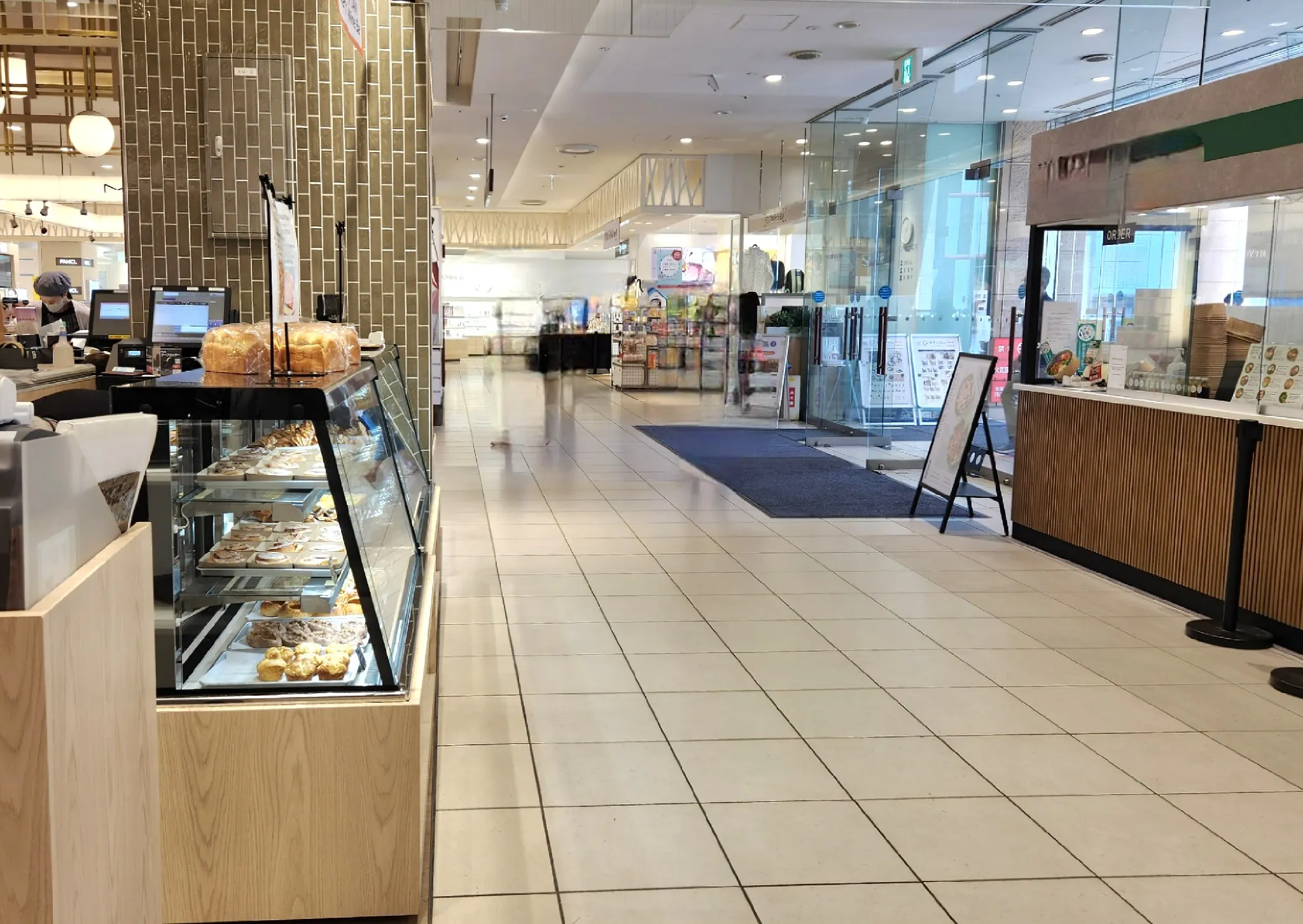 【北千住マルイ】2階 カレンダリウムF09【食物販・物産展】店内入って正面、什器完備の好立地スペース