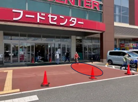 【ベイシア 佐倉店】食品側入口前スペース　販促プロモーションに最適な屋外催事イベントスペース