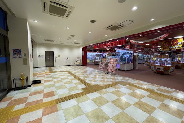 【ヨークタウン坂東】PRや物販利用に適したセカンドストリート前のレンタルスペース