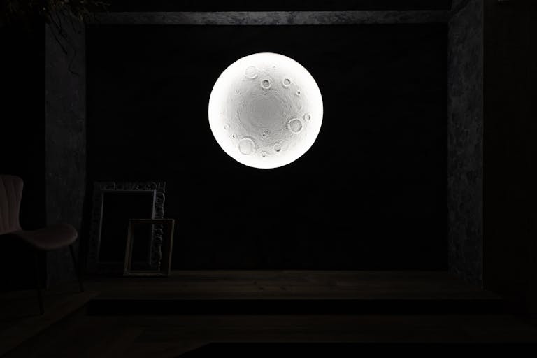 【御茶ノ水駅6分】展示会・ポップアップイベント・撮影に適した満月の背景が印象的なレンタルギャラリースペースの画像4