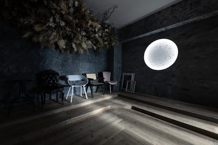 【御茶ノ水駅6分】展示会・ポップアップイベント・撮影に適した満月の背景が印象的なレンタルギャラリースペースの画像5