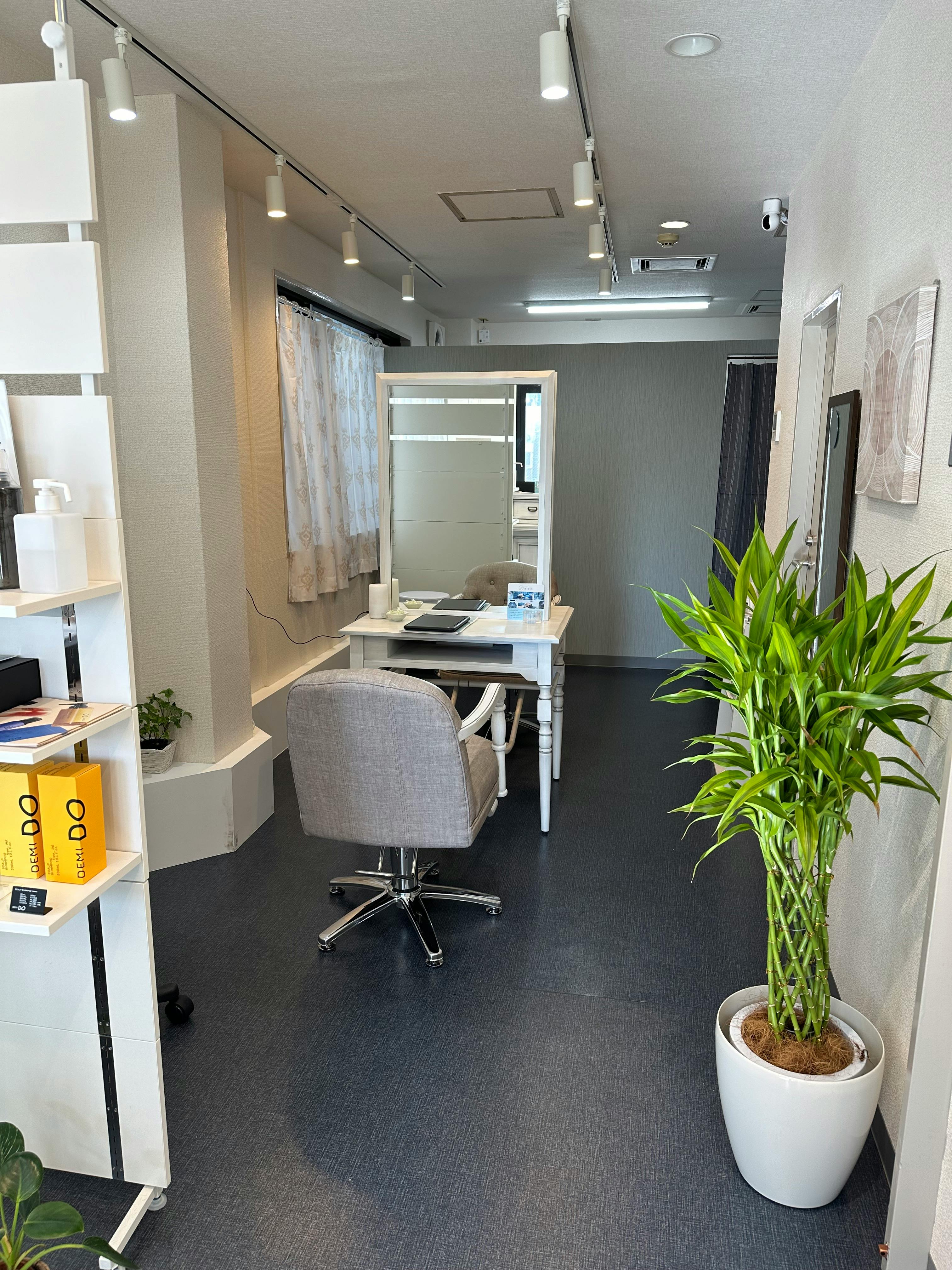 【南阿佐ヶ谷駅5分】エステ等の美容関連の短期出店や撮影に最適な白基調の可愛らしい内装のプライベートサロン面貸しスペース