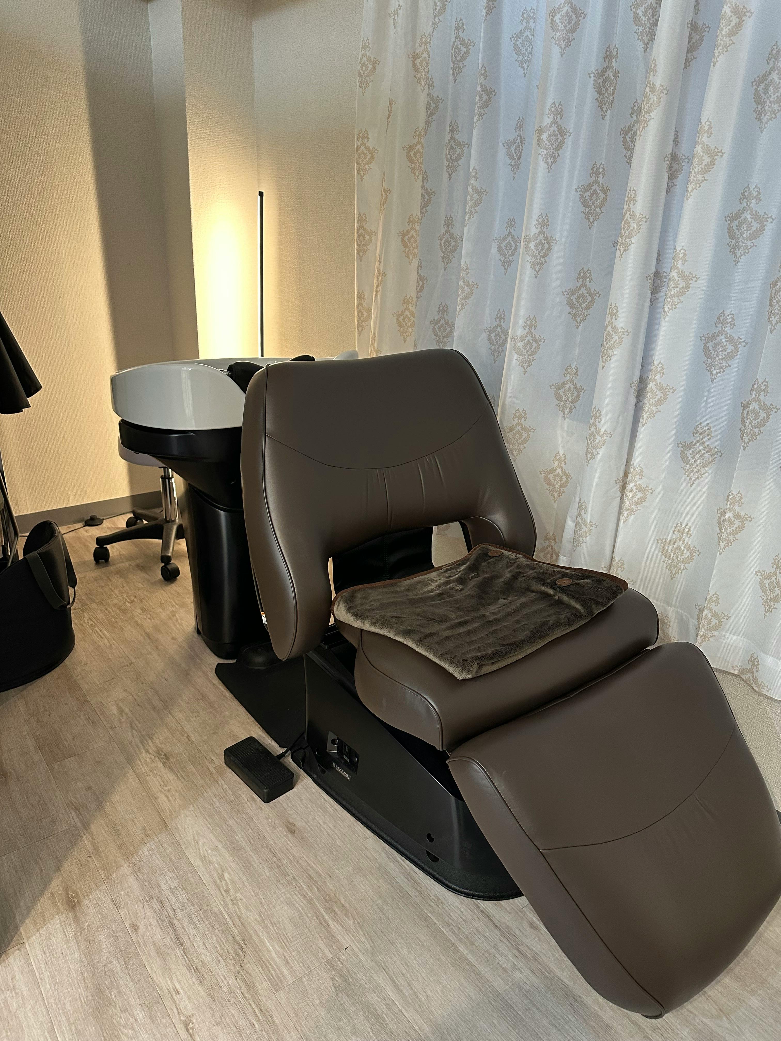 【南阿佐ヶ谷駅5分】エステ等の美容関連の短期出店や撮影に最適な白基調の可愛らしい内装のプライベートサロン面貸しスペース