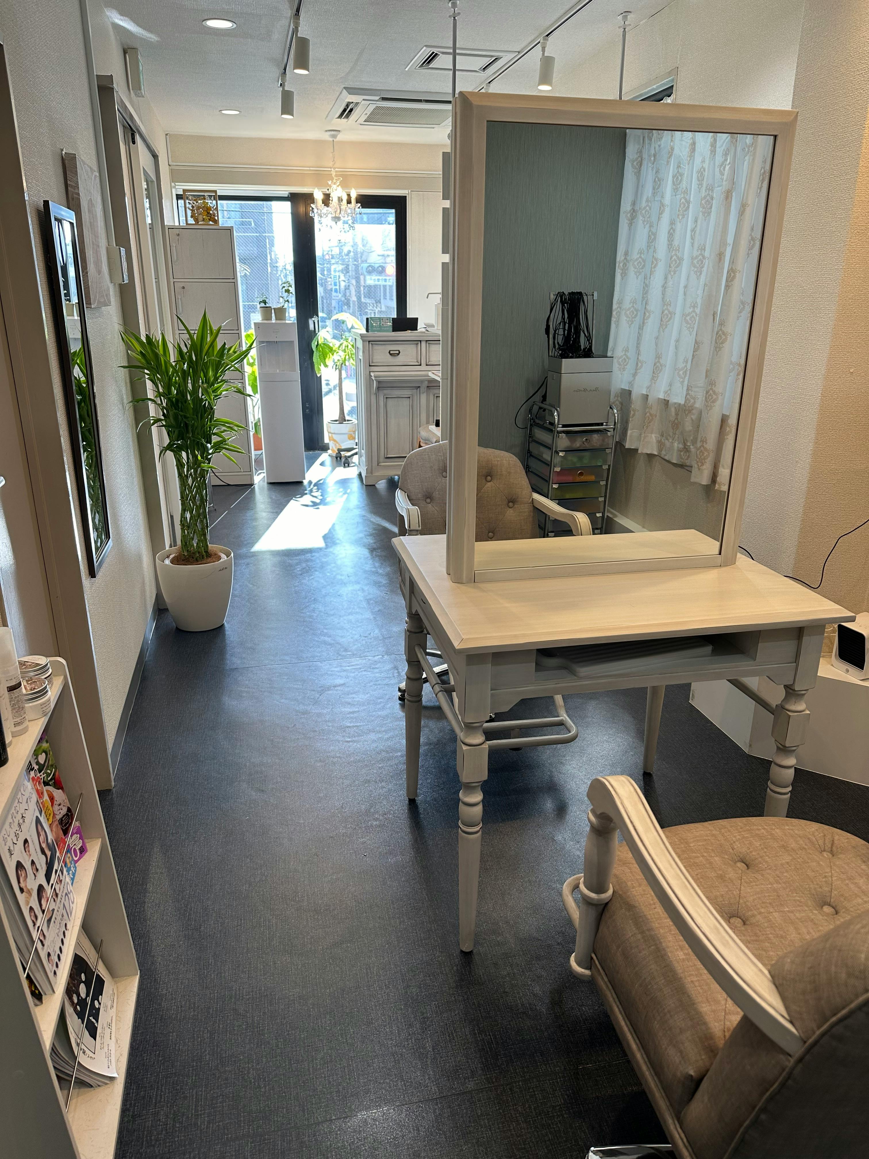 【南阿佐ヶ谷駅5分】エステ等の美容関連の短期出店や撮影に最適な白基調の可愛らしい内装のプライベートサロン面貸しスペース