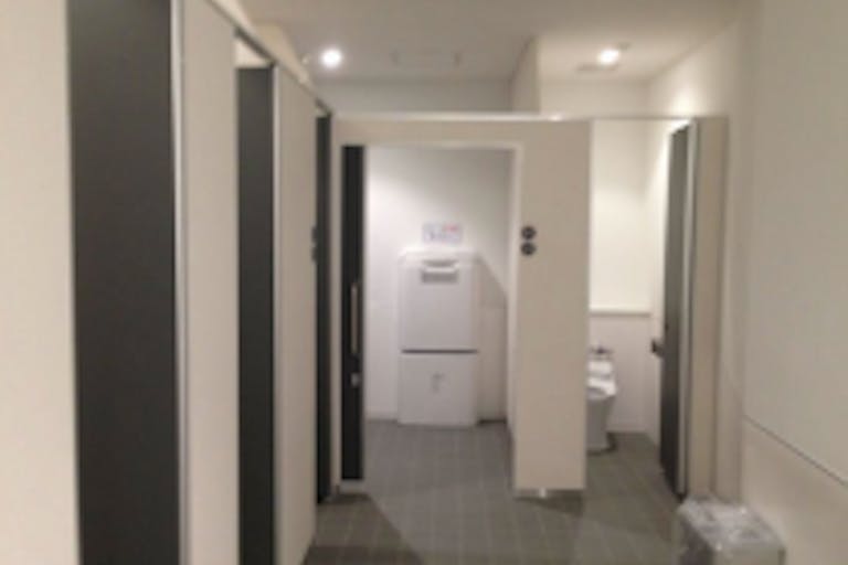 【イオンモール名古屋茶屋】モール内広告 化粧室の画像1