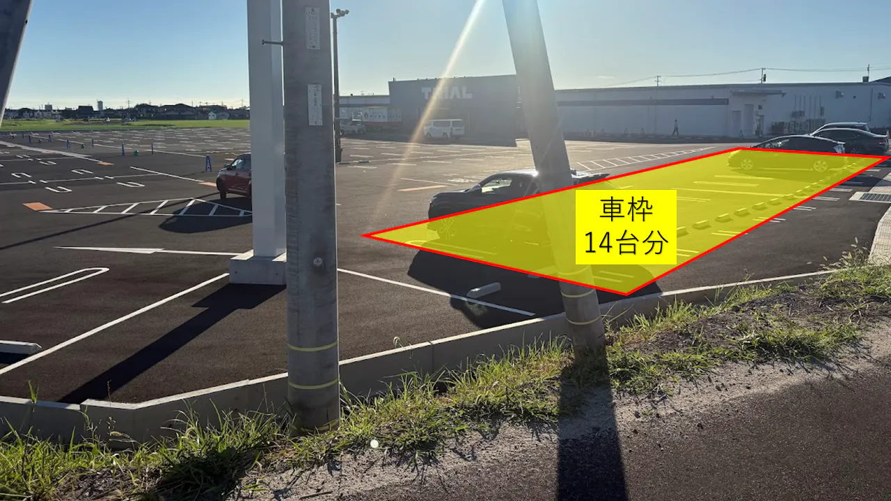 【スーパーセンタートライアル上毛店】【小スペース】駐車場スペースA_店舗看板下 ※電源なし