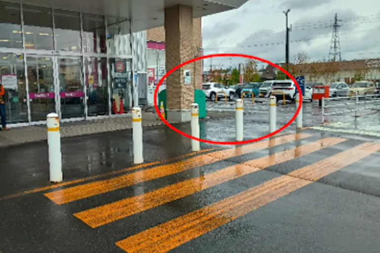 【イオン八戸田向店】食品側入口横(キッチンカー) 販促プロモーションやキッチンカー出店に最適なスーパー店外催事イベントスペースの画像3
