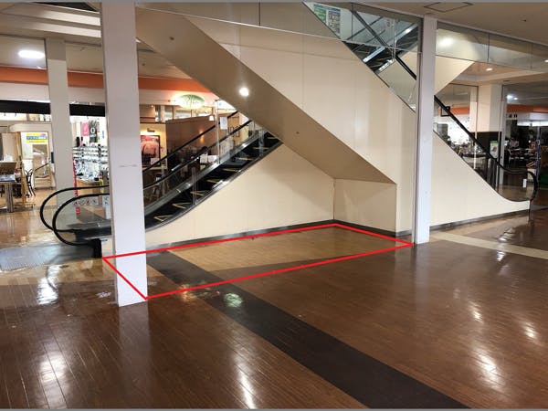 【フレスポ鳥栖】プロモーションや物販用途での利用が可能な商業施設のエスカレーター下のスペース