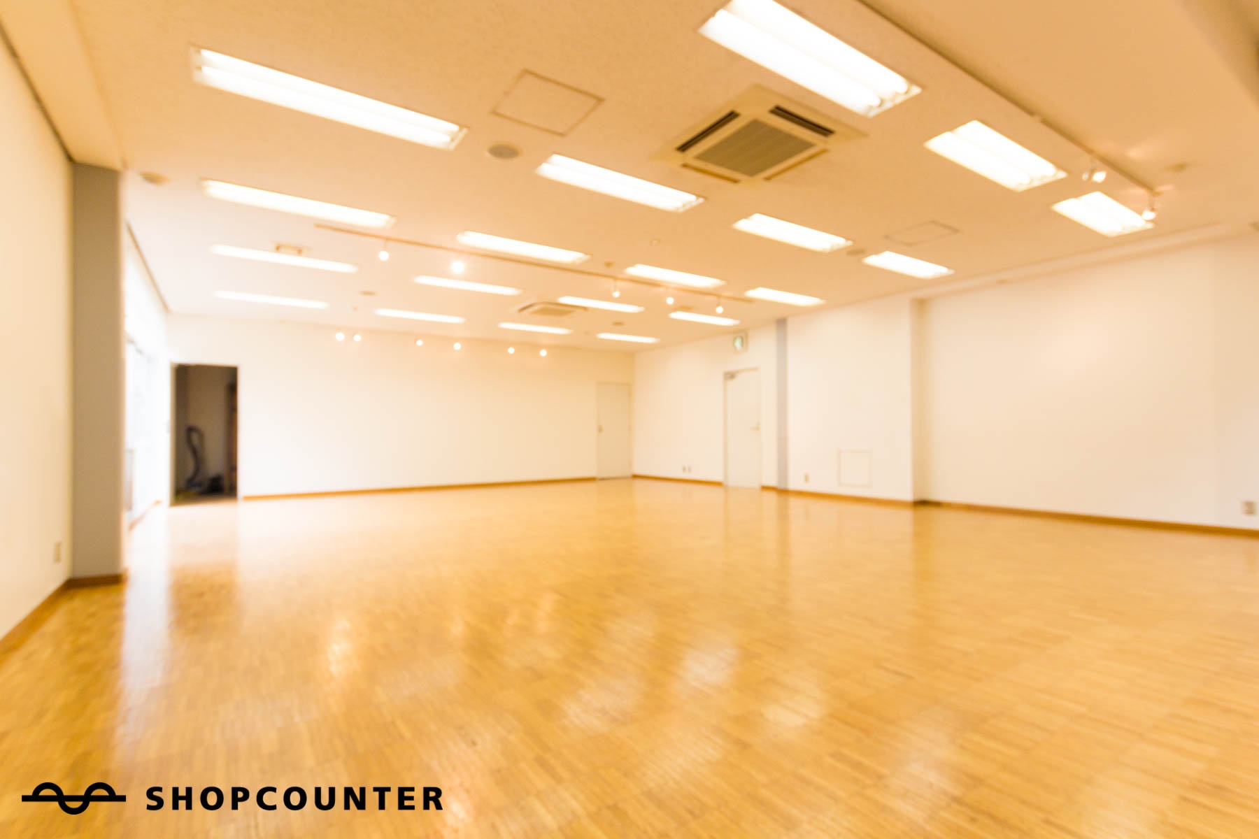 【明治神宮前（原宿）駅1分】展示会、セミナーに適した窓から緑を見渡せるイベントスペース（B）