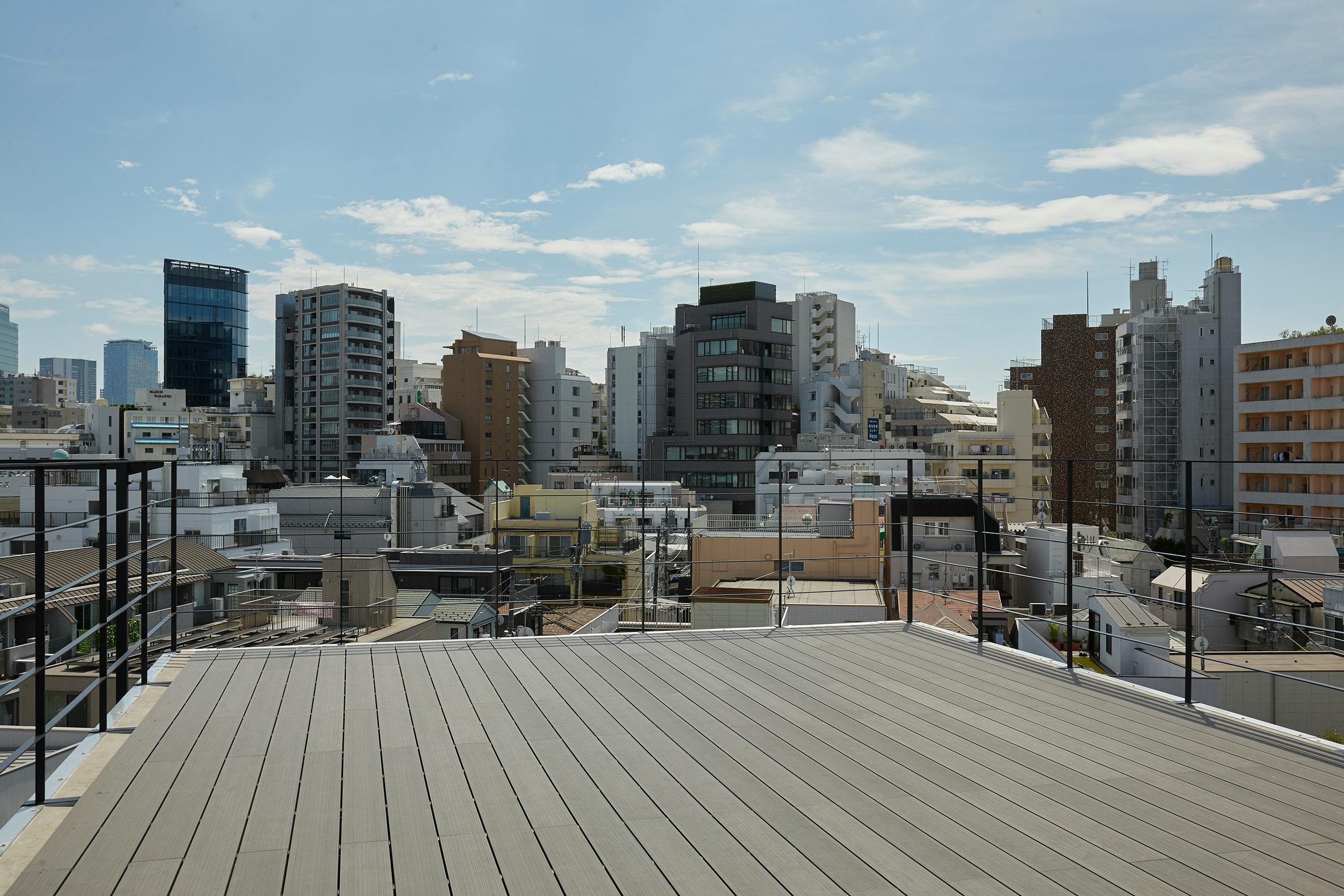 【北参道駅3分|割引キャンペーン中】撮影やアパレル展示会に最適なモダンな雰囲気のハウススタジオ