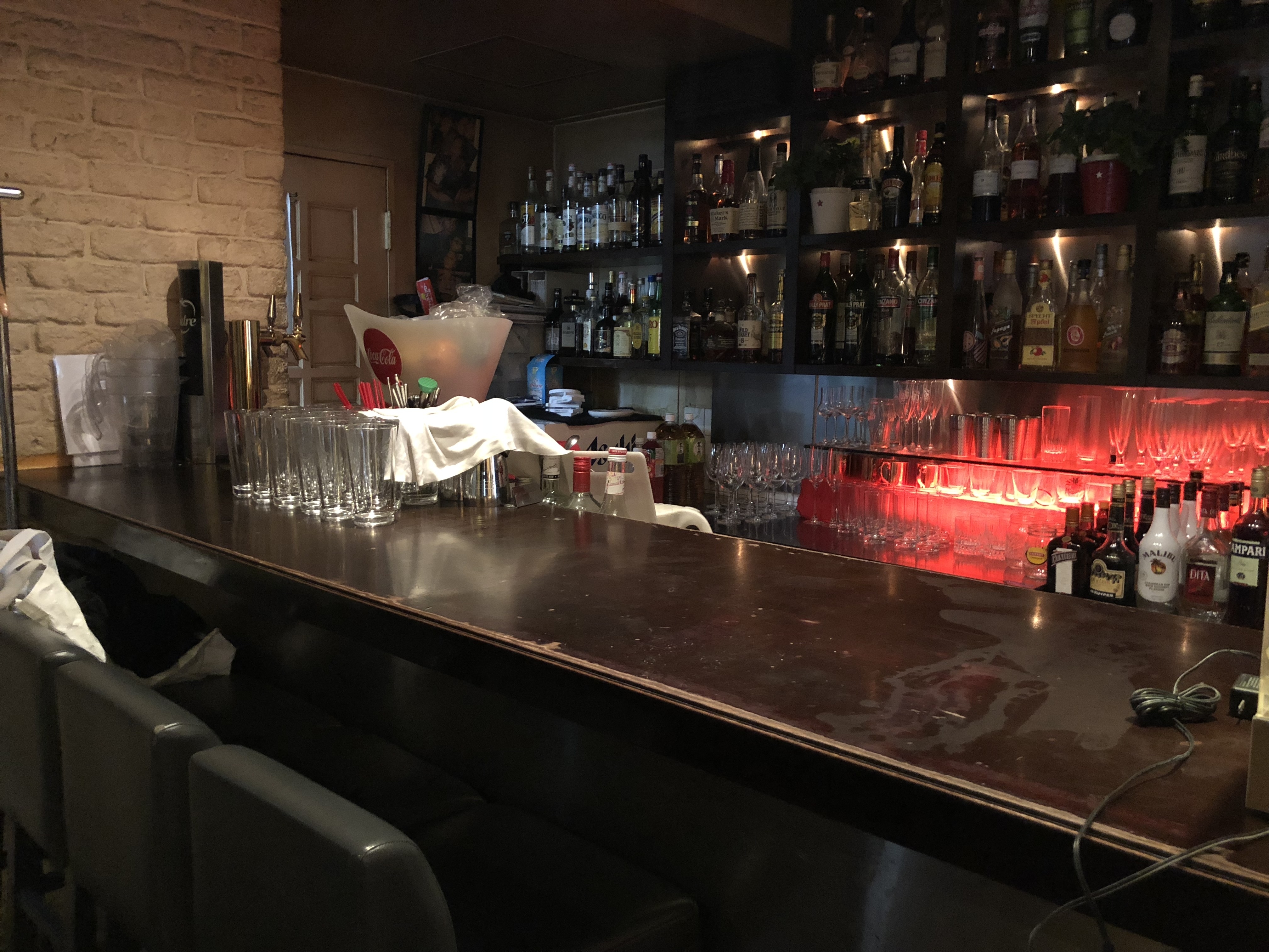 【表参道駅4分】イベントに最適 青山通りから1本入った場所にある赤煉瓦物件（2F）