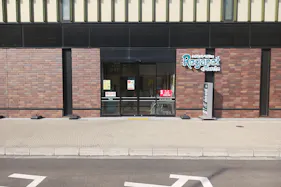 【レガネットマルシェ下大利駅】風除室 販促プロモーションや物販に最適なスーパー店内催事イベントスペース