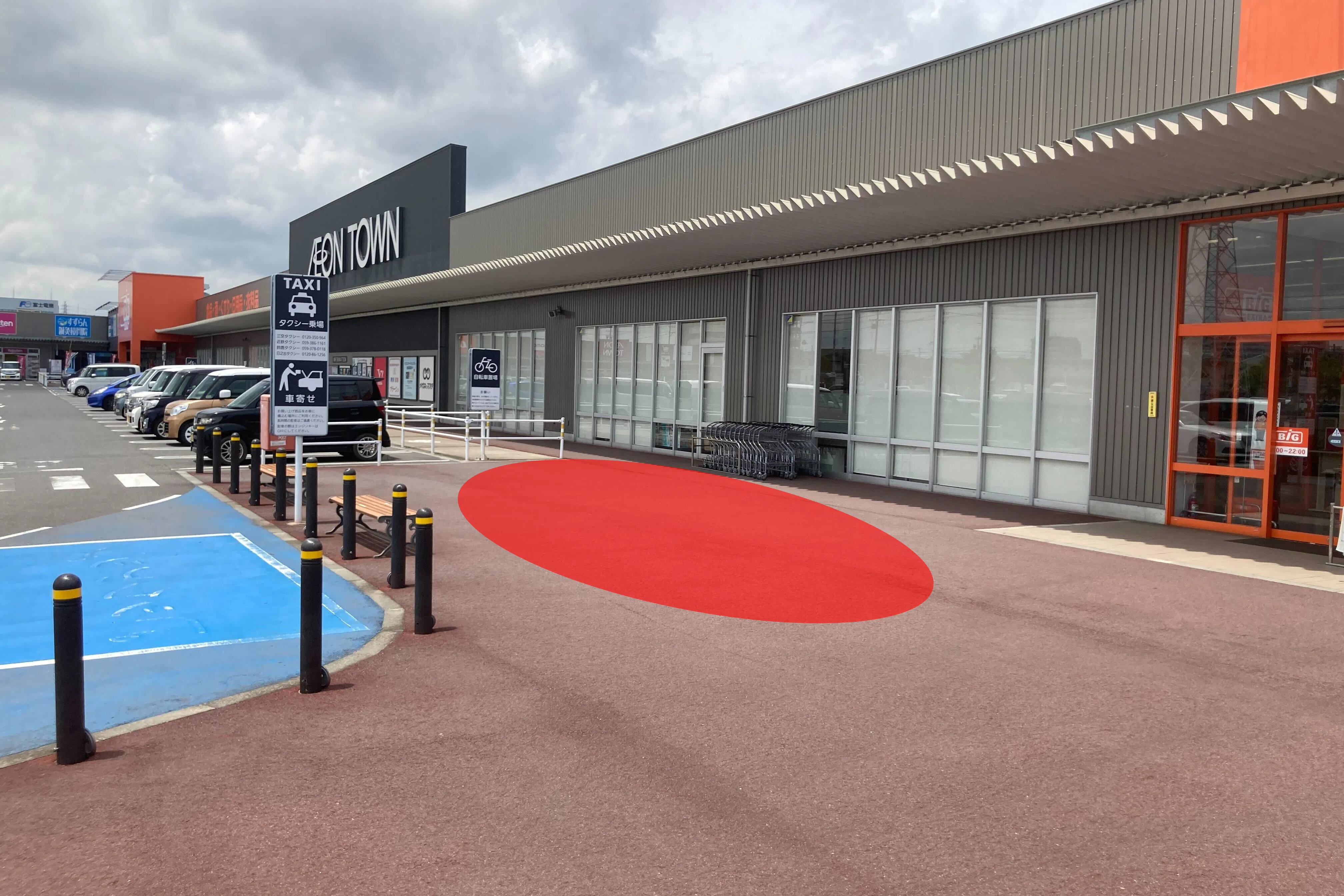 【イオンタウン鈴鹿玉垣】キッチンカーやマルシェの開催に最適なザ・ビッグ生活用品売り場入口横にある視認性の高い屋外スペース