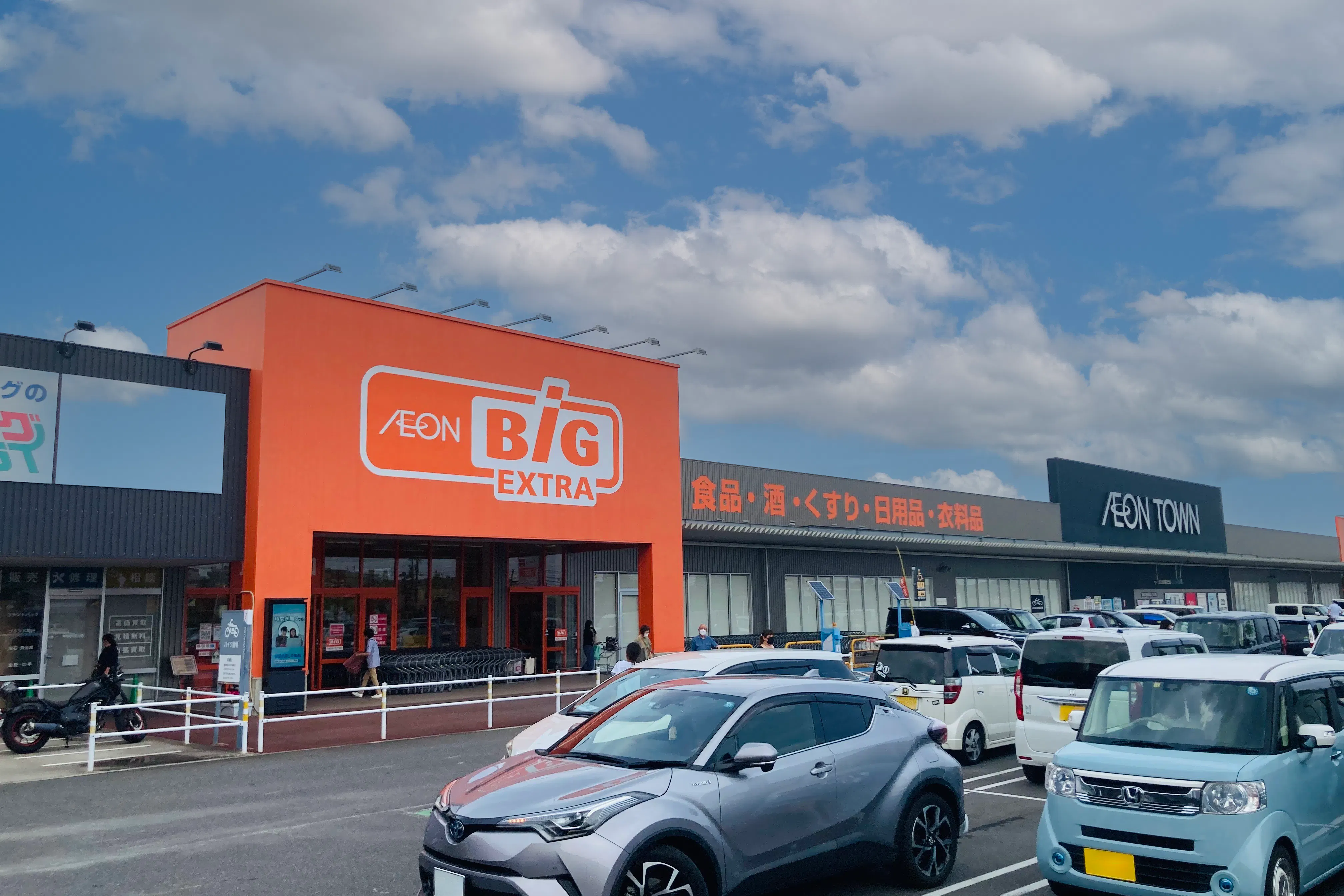 【イオンタウン鈴鹿玉垣】キッチンカーやマルシェの開催に最適なザ・ビッグ生活用品売り場入口横にある視認性の高い屋外スペース