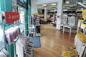 【フタバ図書TSUTAYA広店】プロモーションに最適な店舗入口前のイベントスペース