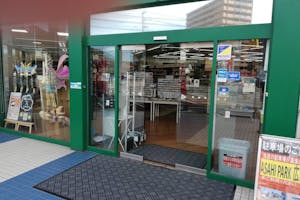【フタバ図書TSUTAYA広店】プロモーションに最適な店舗入口前のイベントスペース