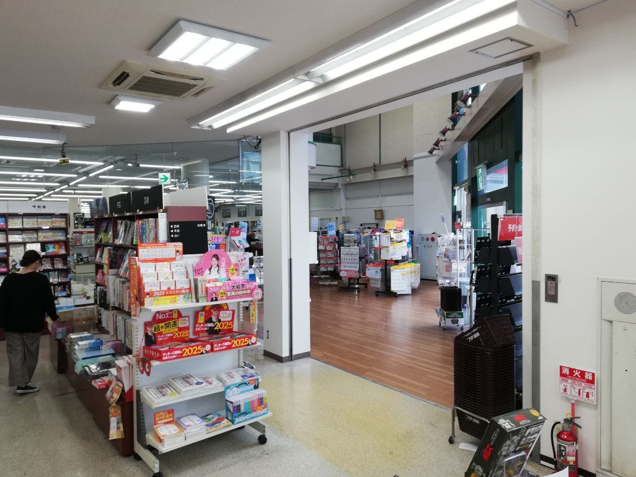 【フタバ図書TSUTAYA広店】プロモーションに最適な店舗入口前のイベントスペース