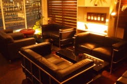 【曙橋駅3分】展示会や撮影に適した路面に位置するキッチン付きスペース