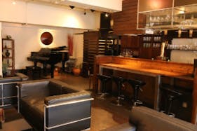 【曙橋駅3分】展示会や撮影に適した路面に位置するキッチン付きスペース